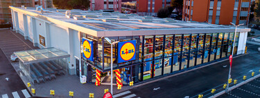 Este es el invento de Lidl que tapa el sol sin instalación en el balcón: adiós a no tener espacio en tu terraza por la sombrilla