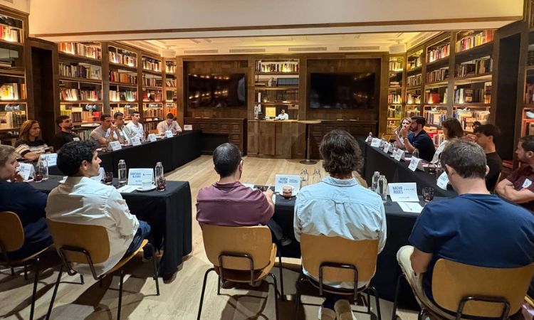 Fotografía de la M4C Session del 5 de junio de 2025 tomada durante la celebración de la mesa redonda