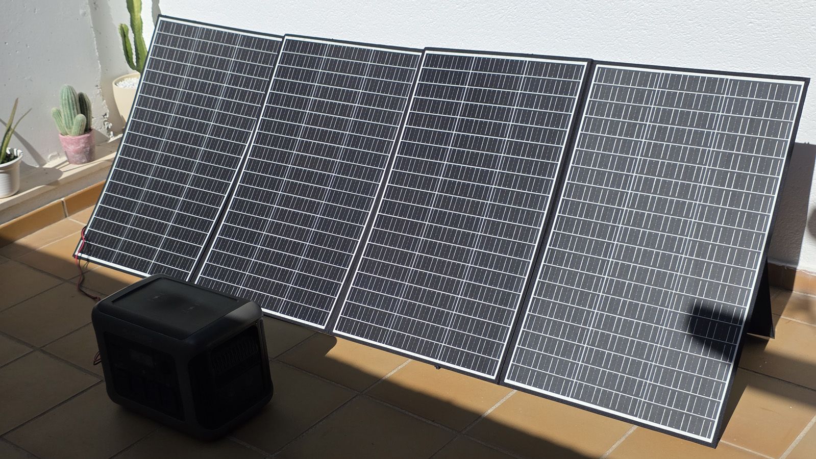 AllPowers Estación de energía R2500 con panel solar SP037