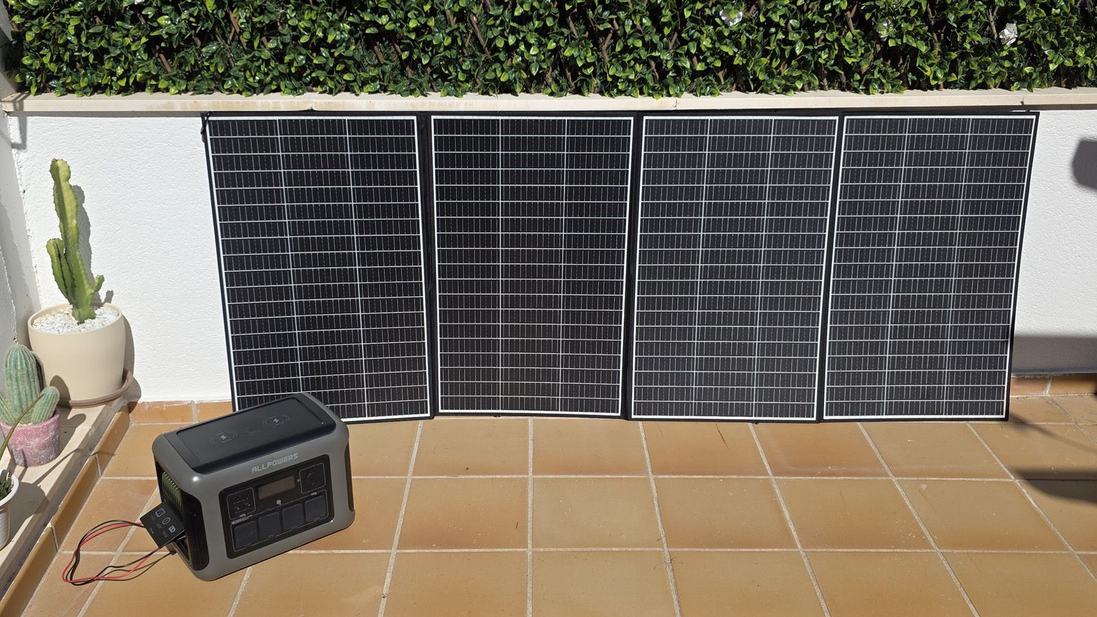 AllPowers Estación de energía R2500 con panel solar SP037